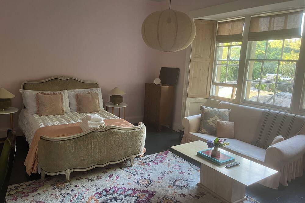Spacious Georgian manor house in quaint village in Shepton Mallet, Somerset