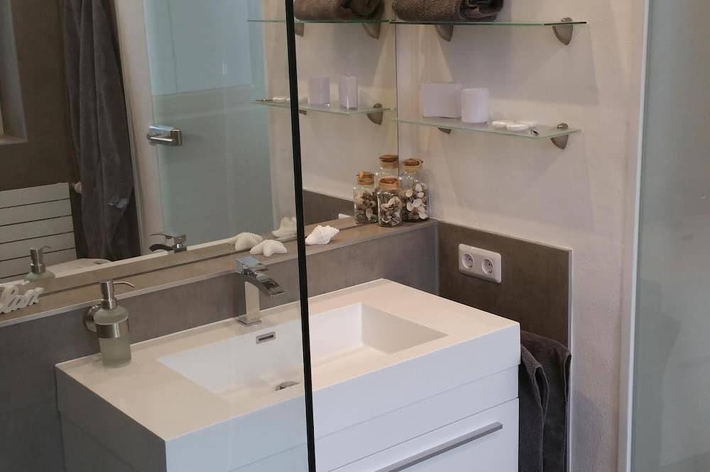 Entire apartment, Tasteful bright apartment incl. Wifi modern full equipment in Homberg/Ruhrort/Baerl, Duisburg