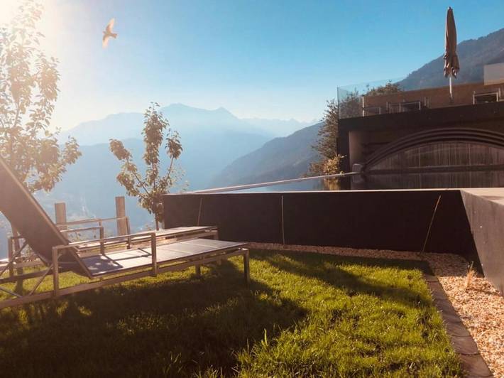 Ferienwohnung für 4 Personen, mit Garten und Pool sowie Sauna und Ausblick in Fließ