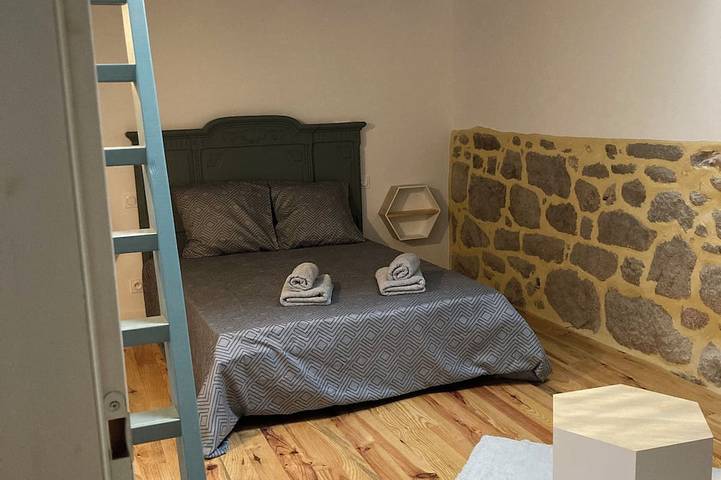 Le gite du Parayre, a renovated barn with games room, in Aveyron, France in Lunac, Aveyron (desambiguación)