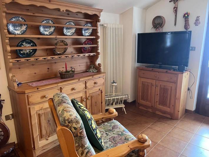 Apartamento inteiro, Apartamento 'O Refúgio do Brunone' com vista montanha, varanda e Wi-Fi in Valda (Itália), Altavalle