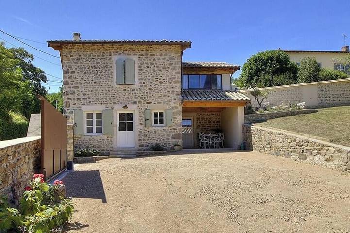 Location de vacances pour 6 personnes, avec Jardin à Émeringes
