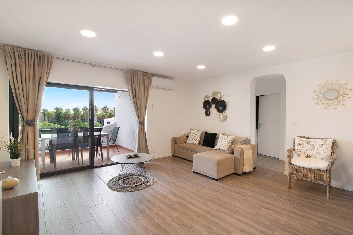 Apartamento inteiro, Apartamento 'Flat 2 Quartos Cunha' com Piscina Partilhada, Wi-Fi e Ar Condicionado in Albufeira, Distrito de Faro