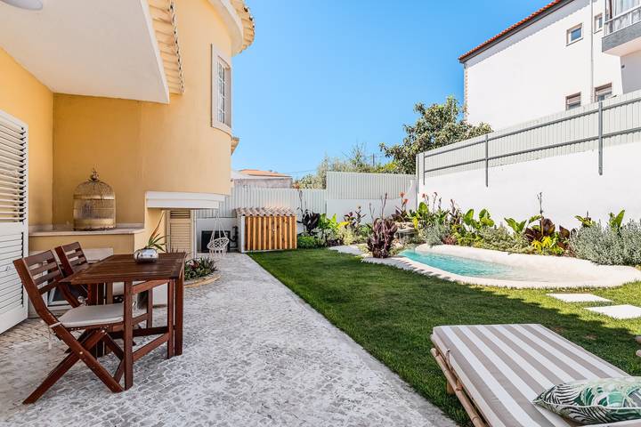 Casa de férias para 8 pessoas, com jardim em Charneca de Caparica e Sobreda