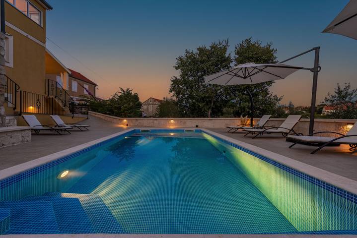 Location de vacances pour 8 personnes, avec jardin et terrasse à Sali - 3