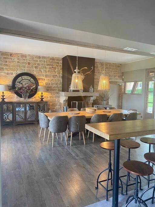 Location de vacances pour 12 personnes, avec jardin et piscine ainsi que vue sur le lac et vue, animaux acceptés à Saint-Germain-du-Bois - 4