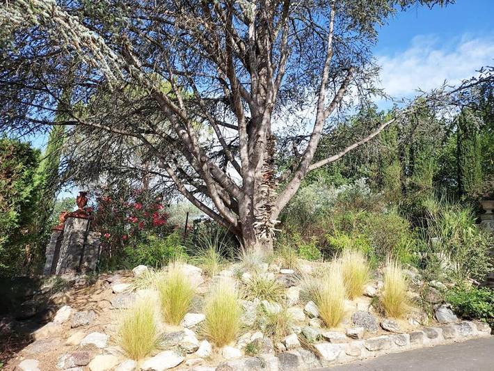 Location de vacances pour 4 personnes, avec vue ainsi que jardin et piscine à Eus - 3