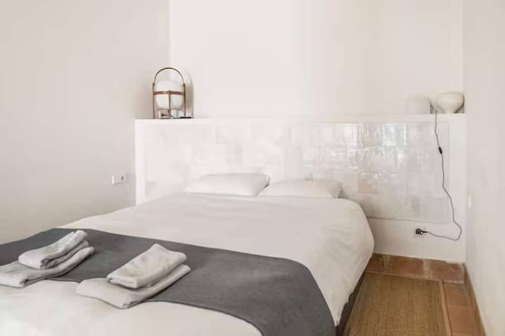 Entire apartment, Romantic apartment in idyllic nature setting in Alella, Costa del Maresme