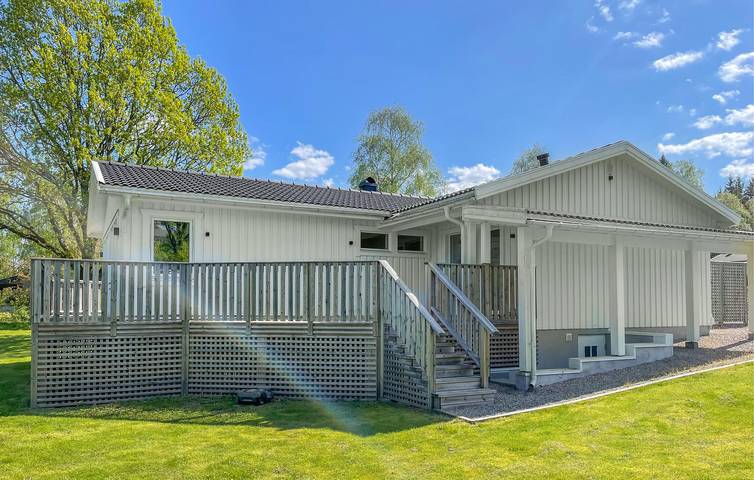 Hus för 8 Personer med trädgård in Västergötland