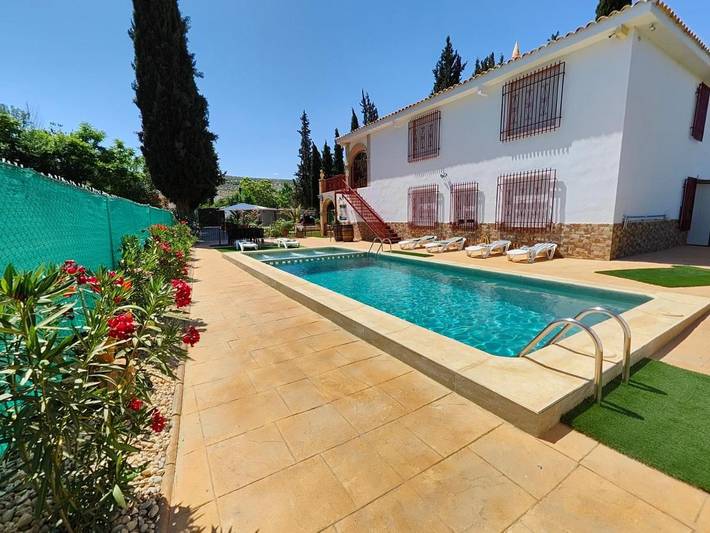 Apartamento para 16 personas, con Terraza y Jardín además de Piscina para niños y Piscina en Villacarrillo
