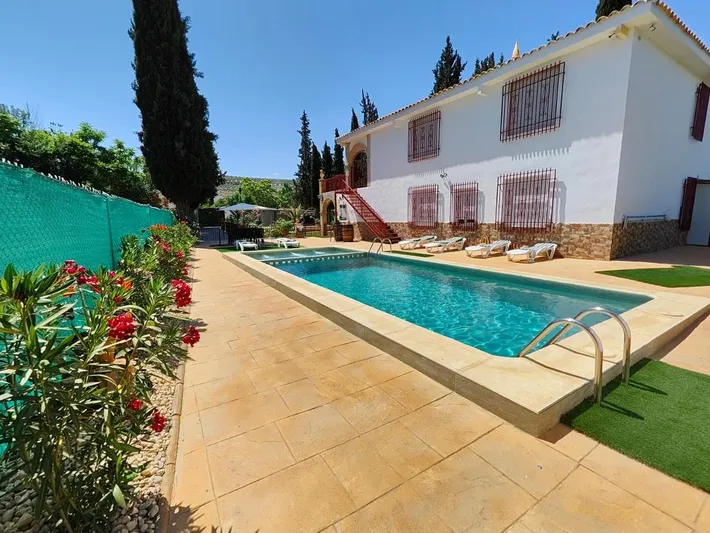 Casa de vacaciones para 16 personas, con jardín y piscina para niños además de piscina y vistas, Familias con niños - 1