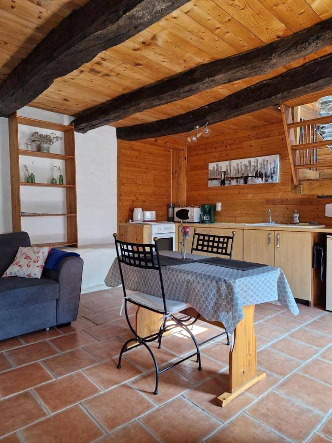 Gîte pour 2 personnes, avec vue et terrasse à Laniscat - 2