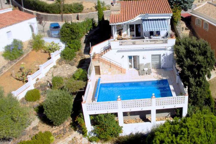 Villa for 6 people, with garden and terrace as well as pool - 1