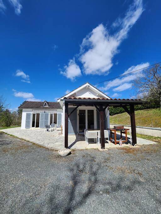 Location de vacances pour 4 personnes, avec vue ainsi que jardin et piscine à Carlux - 2