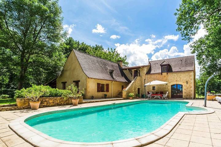 Location de vacances pour 10 personnes, avec Jardin et Piscine à Trémolat