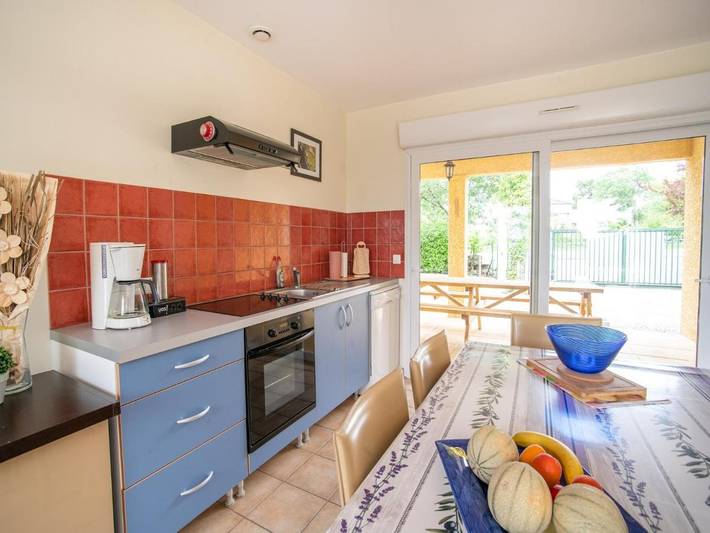 Location de vacances pour 2 personnes, avec terrasse ainsi que jardin et piscine dans Largentière - 4