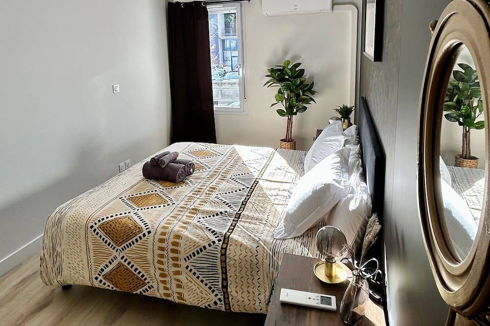 Appartement entier, Balcon ★ Parking ★ Clim ★ Piscine ★ T2 Moderne et Equipé in L'Isle-d'Abeau, Région de La Tour-du-Pin