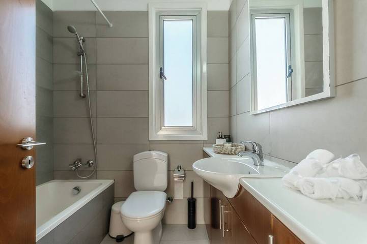 Black Swan Villa – Elegant 2-Bedroom Beach House in Pervolia in Larnaca, District de Larnaca
