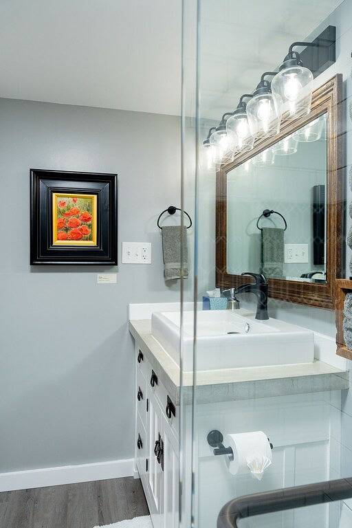 Belhaven Arts Hideaway: 1927 craftsman guest suite featuring local artists in Jackson, Hinds County