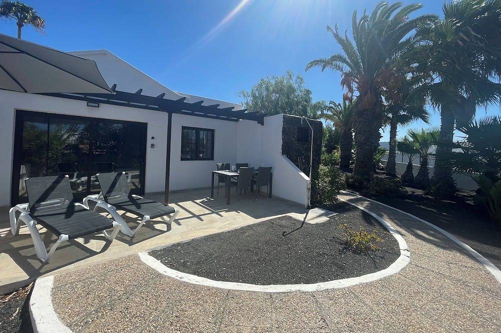 Quiet South Facing Bungalow within a few mins of a safe sandy beach 🔆 in Playa Blanca, Yaiza