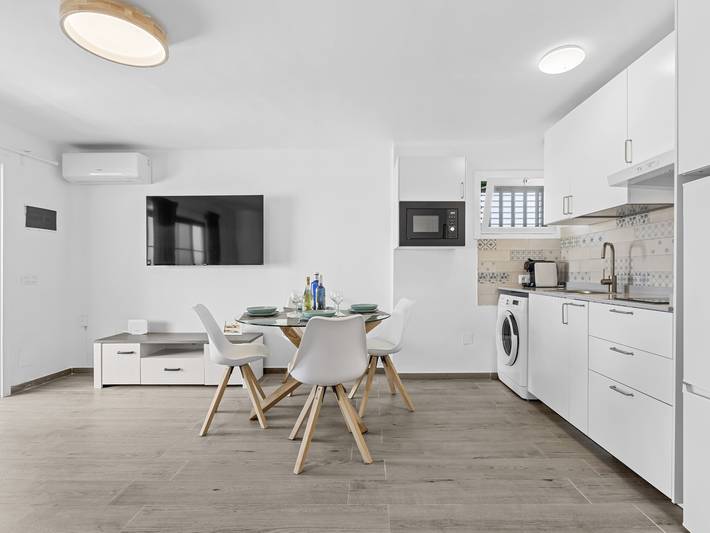 Ganze Wohnung, Renovierte 2-Zimmer-Wohnung in Puerto del Carmen, nah am Strand, für 4 Personen in Puerto del Carmen, Tías