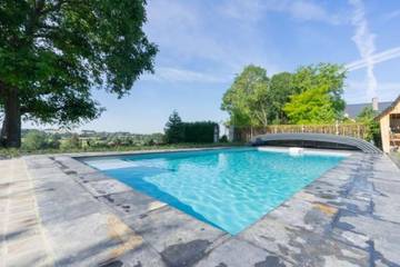 Gîte pour 6 personnes, avec vue sur le lac et piscine ainsi que jardin et vue dans Malzy