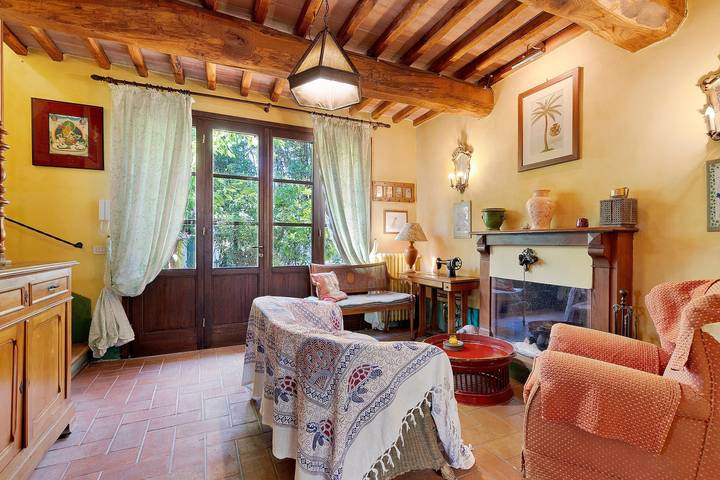 Casa Vacanze Le Camelie with Private Pool, Wi-Fi, and Air Conditioning in Vecchiano, Italian Riviera