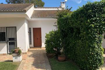 Gîte pour 6 personnes, avec jardin et piscine à Roche