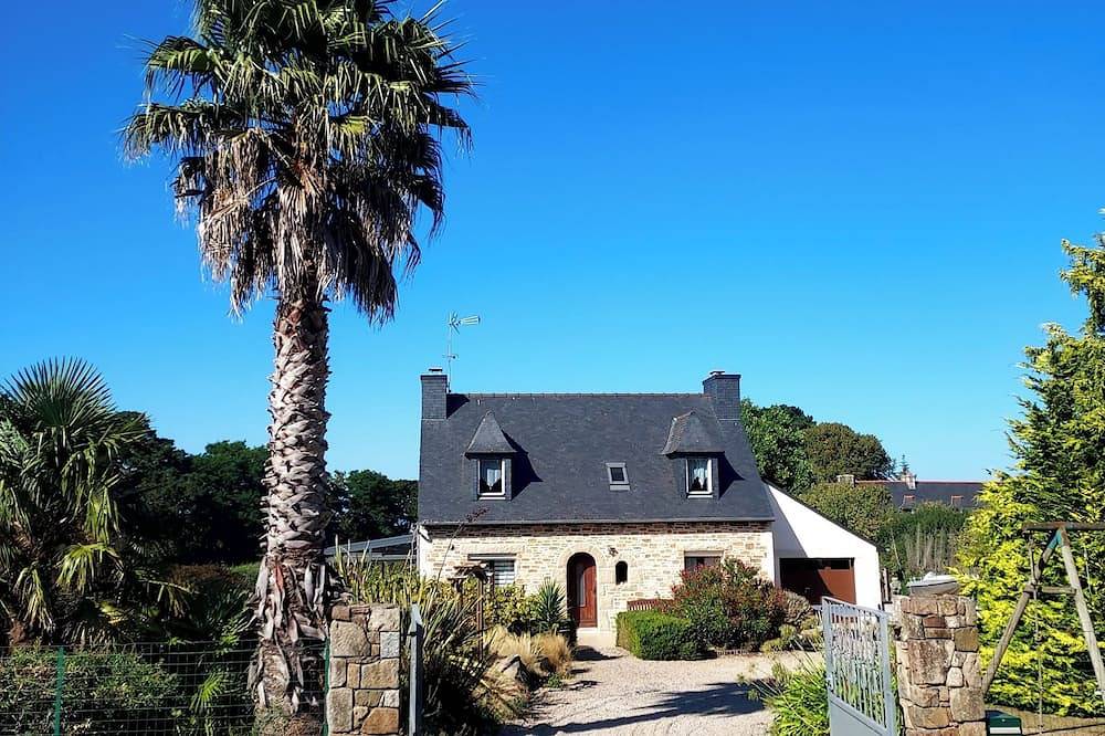 Pequeña casa bretona de sábado a sábado in Loguivy de la Mer, Ploubazlanec