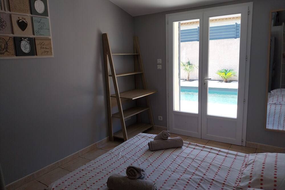 Villa with pool between Alpilles and Luberon in Cabannes, Arles region