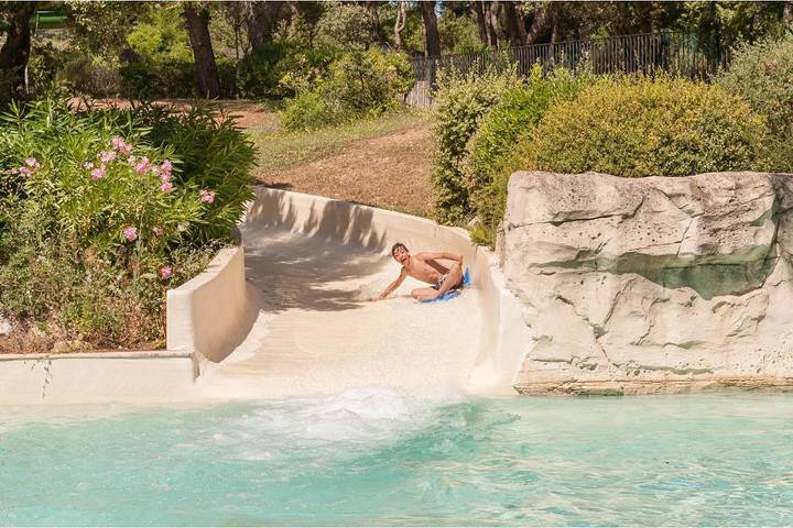 Gîte pour 4 personnes, avec piscine et balcon ainsi que jardin et bassin pour enfant, adapté aux familles dans Golf de Pont Royal - 3