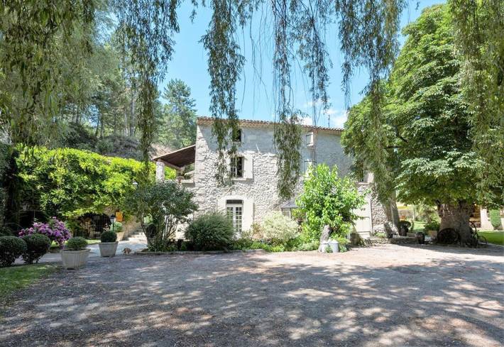 Maison d’hôte pour 2 personnes, avec Jacuzzi et Terrasse ainsi que Jardin et Piscine
