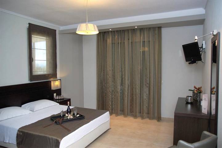 Gîte pour 2 personnes, avec vue et bassin pour enfant ainsi que jardin et piscine dans Stavros - 3