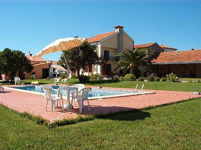 Location de vacances pour 15 personnes, avec piscine ainsi que jardin et jacuzzi dans Árvore - 3