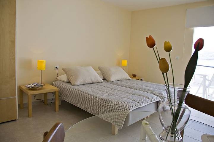 Appartement entier, Studio avec piscine, terrasse et vue sur la mer in Punta del Hidalgo, San Cristóbal de La Laguna