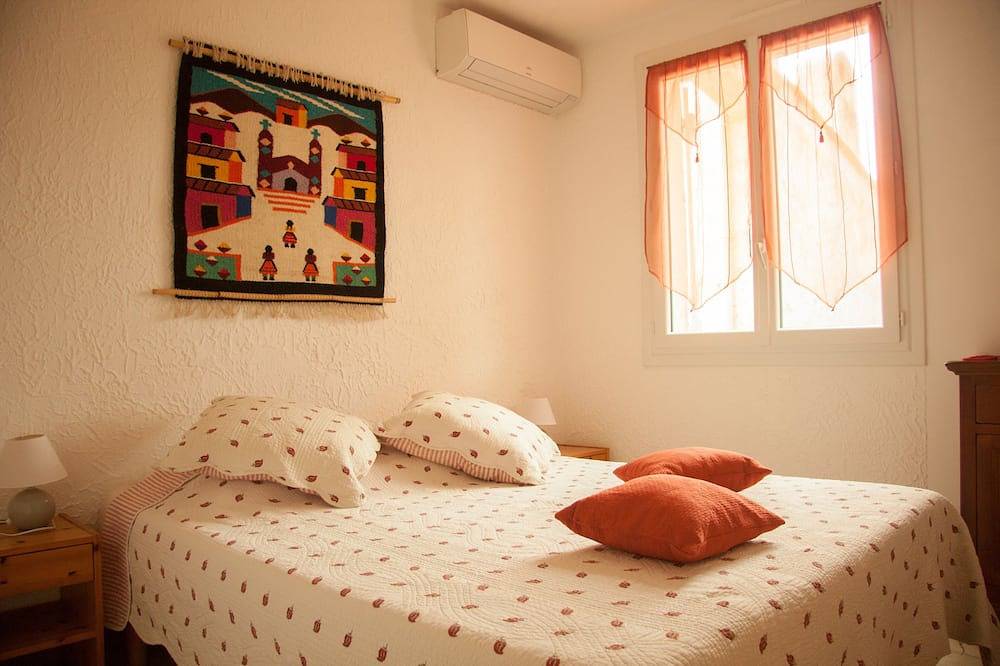 Apartamento en una villa - bajo los pinos - muy tranquilo - 6 personas in Vidauban, Region de Draguignan