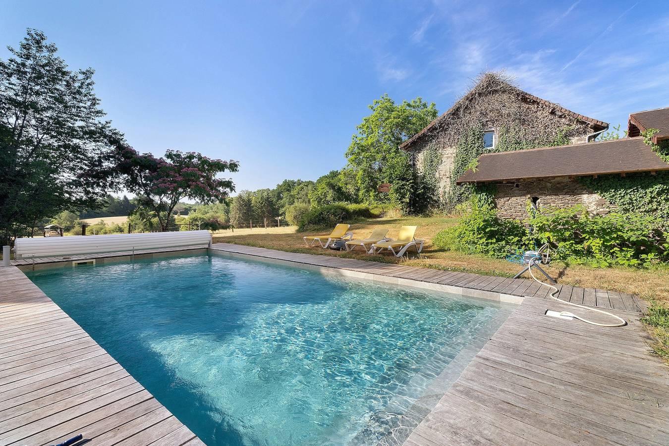 Gîtes de groupe 24 personnes avec piscine in Angoisse (Dordogne), Périgord Vert