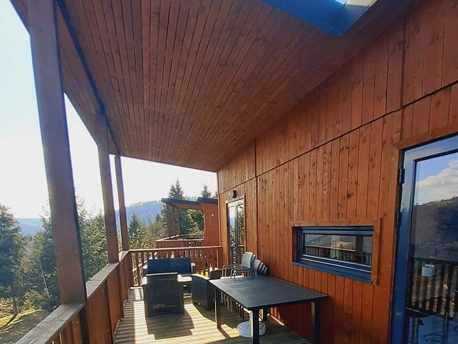 Flower Camping Le Belvédère - Chalet 6 personen - Premium Chalet Belvedere mit Seeblick - 3 Schlafzimmer und 2 Bäder in Neuvéglise, Region Saint-Flour