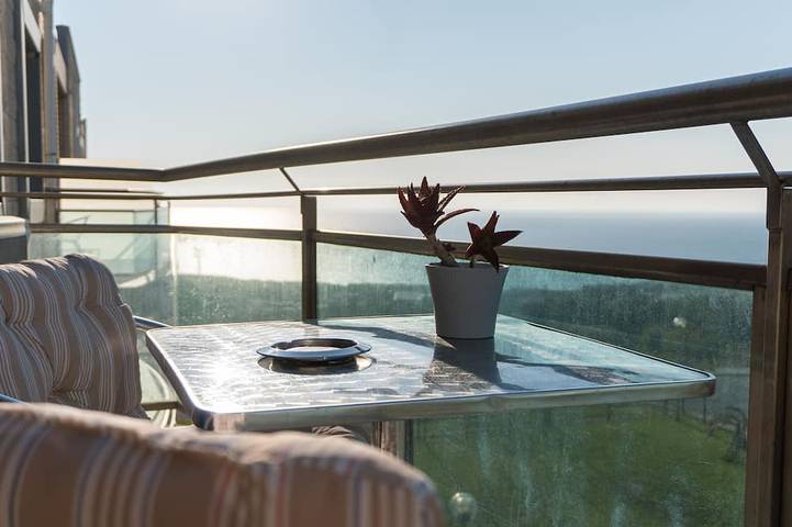 Vacation rental for 3 people, with balcony and yard as well as pool in Ericeira