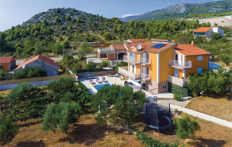 Gîte pour 5 personnes, avec terrasse et piscine à Šibenik - 2