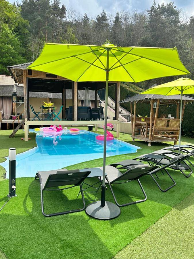 Appartement de vacances pour 5 personnes, avec Jacuzzi et Terrasse ainsi que Jardin et Piscine