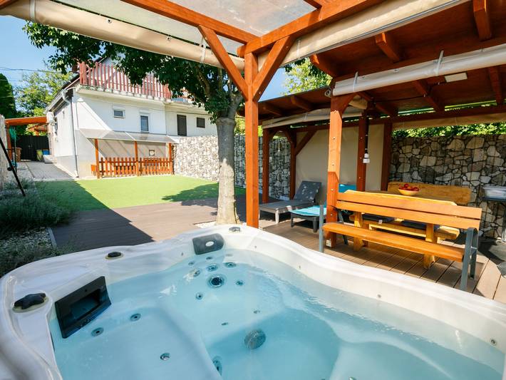 Ferienhaus für 4 Personen, mit Balkon und Terrasse sowie Garten in Siofok