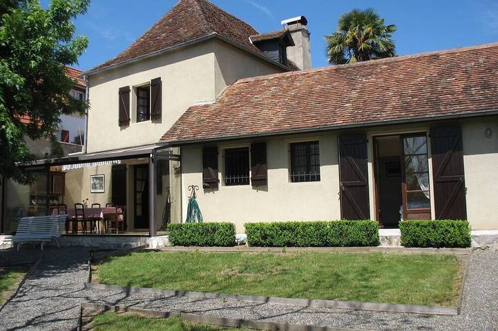 Gîte pour 6 personnes, avec jardin à Lagor