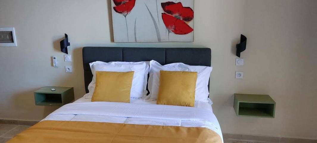 Hôtel pour 4 personnes, avec jardin ainsi que piscine et vue