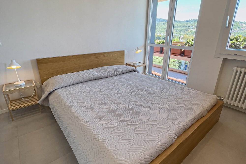 Ganze Wohnung, Neue Panoramawohnung in Diano Castello in Diano Castello, Riviera di Ponente