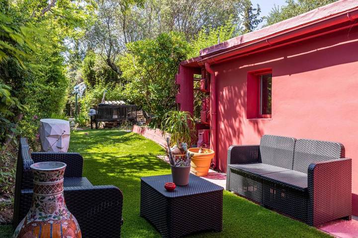 Location de vacances pour 6 personnes, avec terrasse ainsi que vue et piscine à Colomars - 4