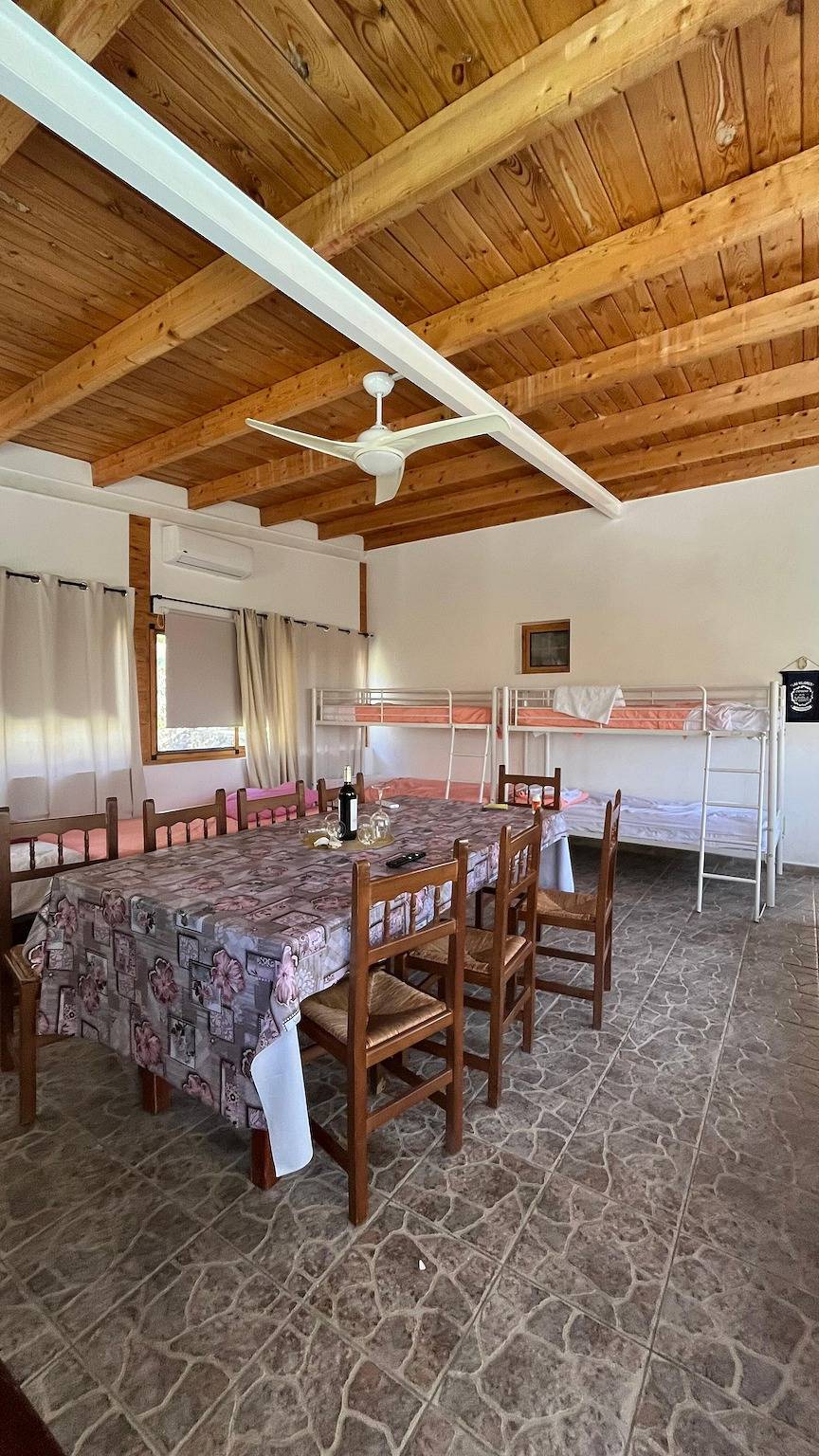 Maison de vacances Risco Blanco : vue montagne, piscine partagée, climatisation et Wi-Fi in San Bartolomé de Tirajana, Grande Canarie du Sud