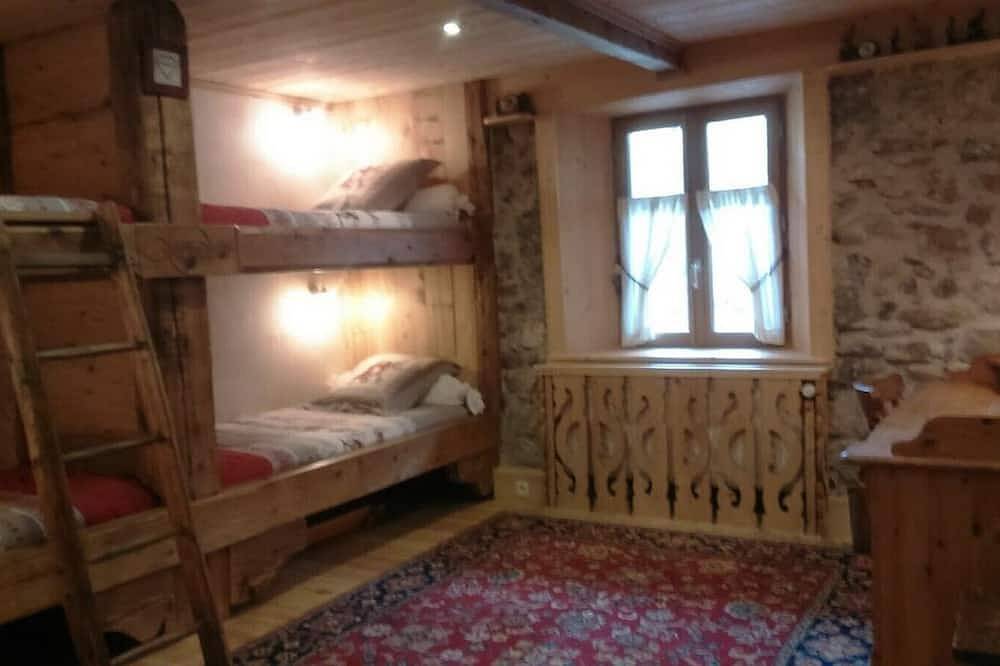 Entire apartment, Stay with your family on an authentic farm in the Abondance Valley in Vacheresse, Thonon-les-Bains region