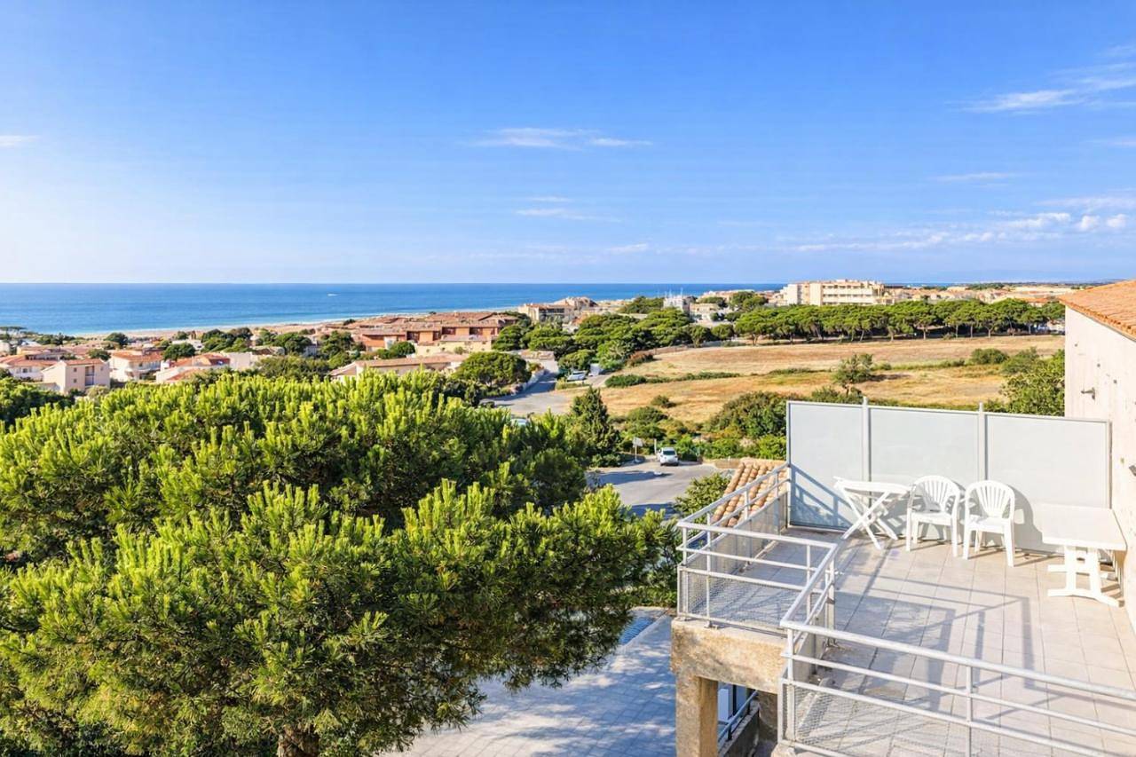 One-Bedroom Apartment in Saint Pierre la Mer, Fleury