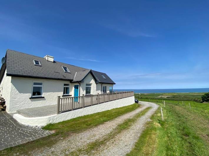 Holiday rental for 6 people, with Terrace and Garden as well as Lake view and View in Dingle Peninsula